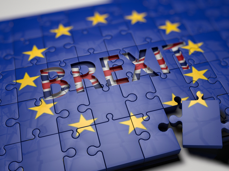 The Law &amp; Politics of Brexit: Constitutional Challenges in Regional and European Perspectives